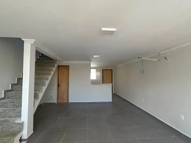 Casa 3 quartos e 2 banheiros, à venda, no bairro Lagoa em Macaé
