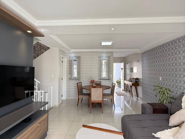 Casa com 172m² 4 quartos e 4 banheiros, à venda, no bairro Estrela em Ponta Grossa