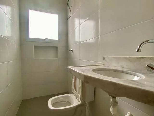 Casa 2 quartos e 3 banheiros, à venda ou para alugar, no bairro Centro em Bertioga