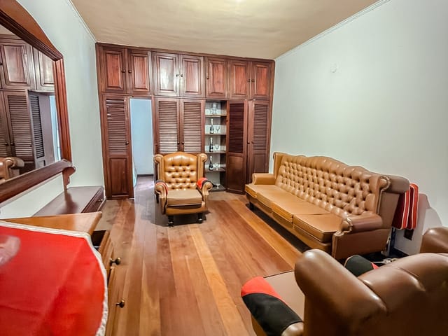 Casa 2 quartos e 3 banheiros, à venda, no bairro Centro em Macaé