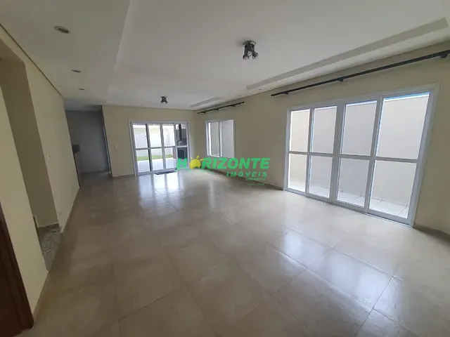 Casa com 297m² 4 quartos e 5 banheiros, à venda ou para alugar, no bairro Urbanova em São José dos Campos