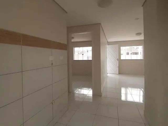 Casa 2 quartos e 1 banheiro, para alugar, no bairro Roça Grande em Colombo
