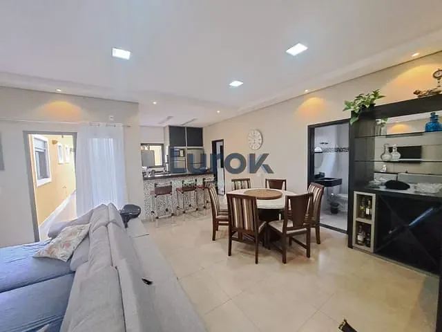Casa com 1070m² 6 quartos e 6 banheiros, à venda, no bairro Clube de Campo Valinhos em Valinhos