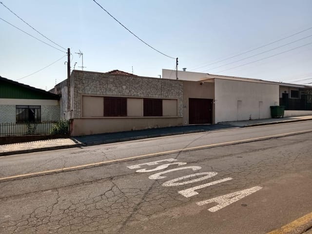 Casa à Venda – 3 Quartos (1 Suíte com Closet), Edícula e Terreno Amplo