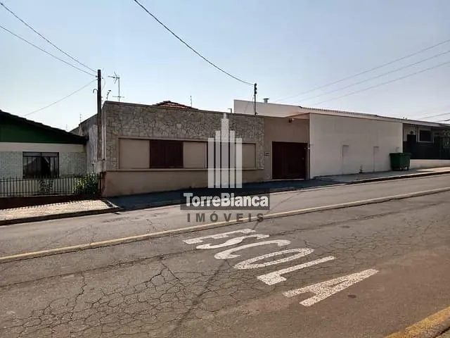 Casa com 495m² 3 quartos e 3 banheiros, à venda, no bairro Uvaranas em Ponta Grossa