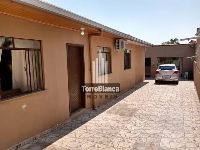 Casa com 495m² 3 quartos e 3 banheiros, à venda, no bairro Uvaranas em Ponta Grossa