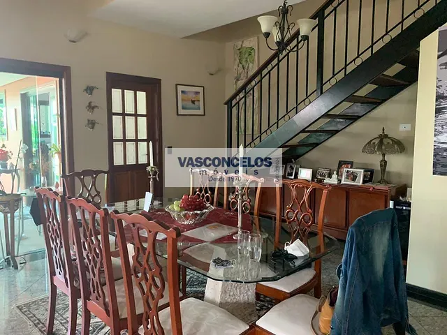 Casa com 560m² 5 quartos e 4 banheiros, à venda, no bairro Jardim das Colinas em São José dos Campos