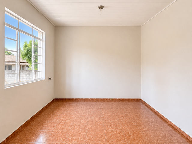 Casa com 60m² 3 quartos e 1 banheiro, à venda, no bairro Uvaranas em Ponta Grossa