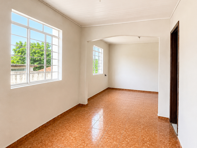 Casa com 60m² 3 quartos e 1 banheiro, à venda, no bairro Uvaranas em Ponta Grossa