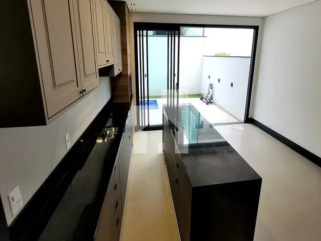 Casa com 250m² 4 quartos e 4 banheiros, à venda, no bairro Loteamento Reserva Ermida em Jundiaí