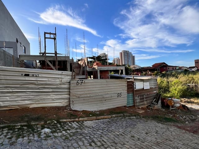 Casa 3 quartos e 2 banheiros, à venda, no bairro Glória em Macaé