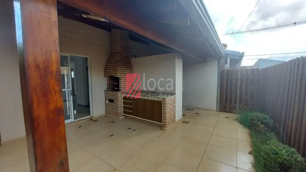 Casa com 3 quartos para aluguel, 125m² — foto 1 de 14