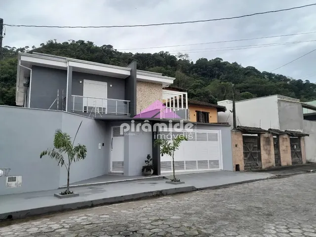 Casa com 323m² 5 quartos e 4 banheiros, à venda, no bairro Balneário Forest em Caraguatatuba