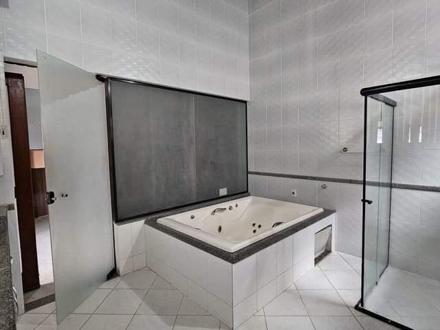 Casa 3 quartos e 3 banheiros, à venda, no bairro Glória em Macaé