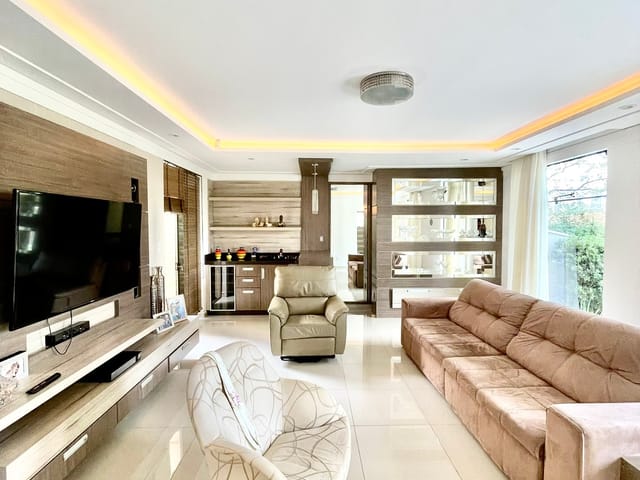 Casa com 265m² 4 quartos e 3 banheiros, à venda, no bairro Estrela em Ponta Grossa