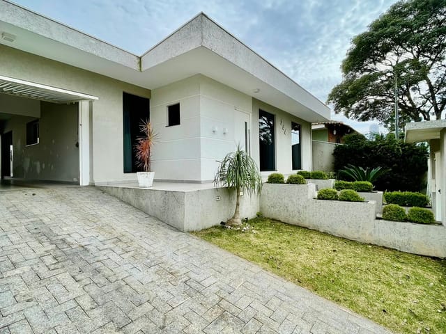 Casa com 265m² 4 quartos e 3 banheiros, à venda, no bairro Estrela em Ponta Grossa