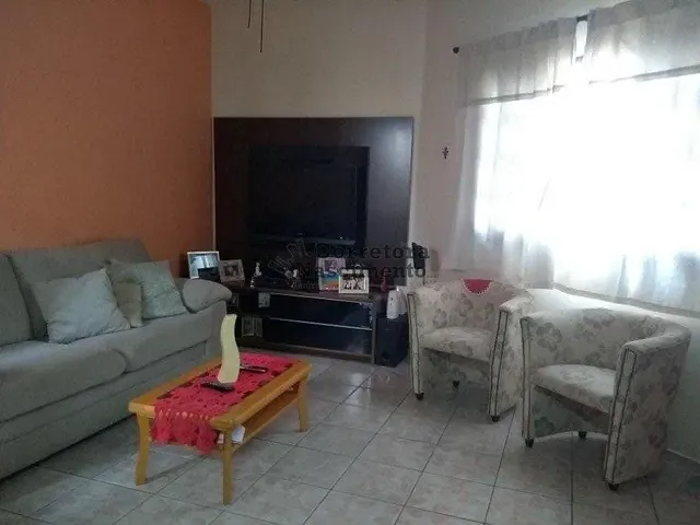 Casa com 250m² 3 quartos e 2 banheiros, à venda ou para alugar, no bairro Cidade Jardim em Jacareí
