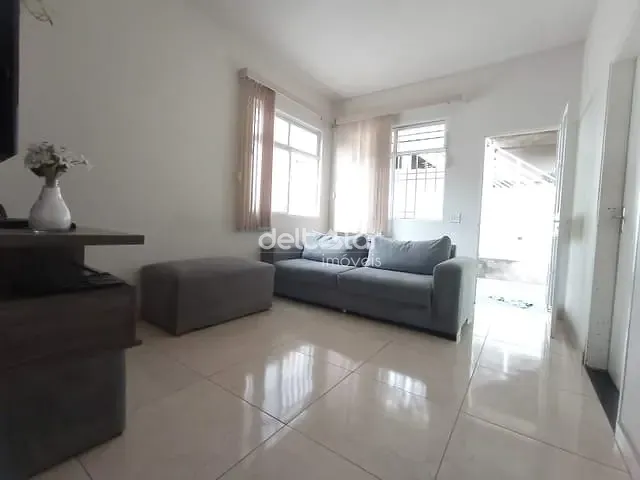Casa com 540m² 3 quartos e 2 banheiros, à venda, no bairro Venda Nova em Belo Horizonte