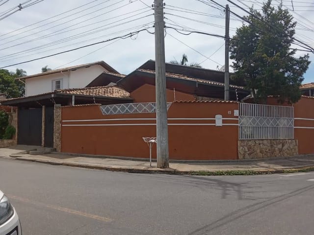 Casa com 267m² 3 quartos e 1 banheiro, à venda, no bairro Santana em Pindamonhangaba