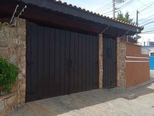 Casa com 267m² 3 quartos e 1 banheiro, à venda, no bairro Santana em Pindamonhangaba