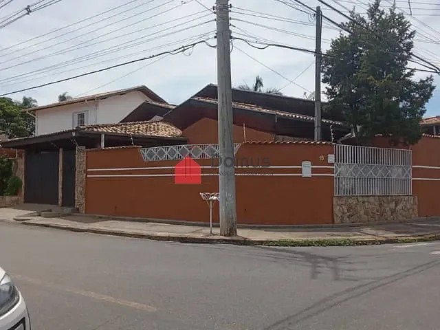Casa com 267m² 3 quartos e 1 banheiro, à venda, no bairro Santana em Pindamonhangaba