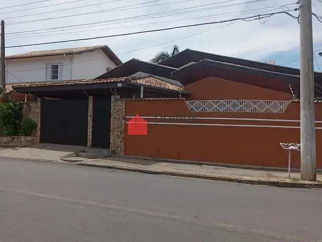 Casa com 267m² 3 quartos e 1 banheiro, à venda, no bairro Santana em Pindamonhangaba