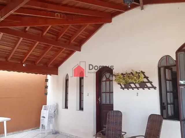 Casa com 267m² 3 quartos e 1 banheiro, à venda, no bairro Santana em Pindamonhangaba