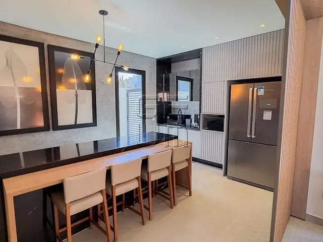 Casa com 592m² 4 quartos e 6 banheiros, à venda, no bairro Esperança em Londrina