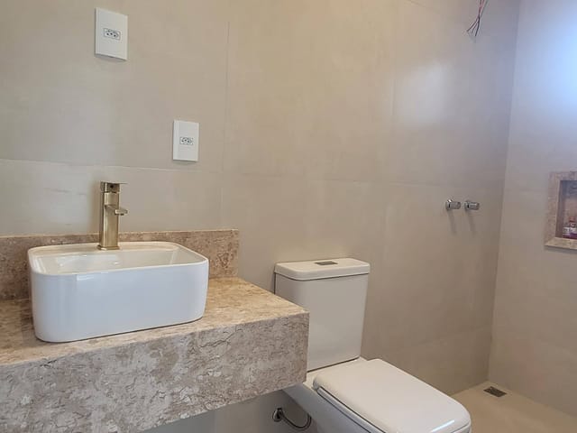 Casa 3 quartos e 2 banheiros, à venda, no bairro Jardim Carvalho em Ponta Grossa