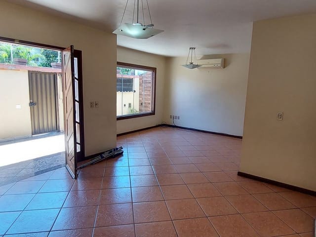 Casa com 452m² 3 quartos e 3 banheiros, para alugar, no bairro Cavaleiros em Macaé