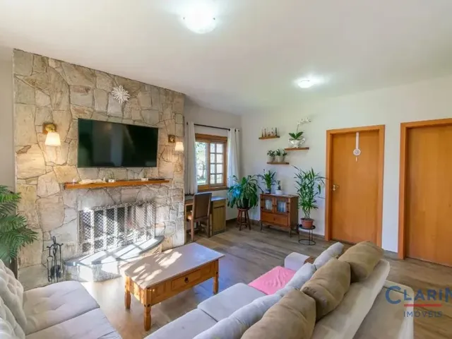 Casa 4 quartos e 2 banheiros, à venda, no bairro OURO VERDE em Campo Largo