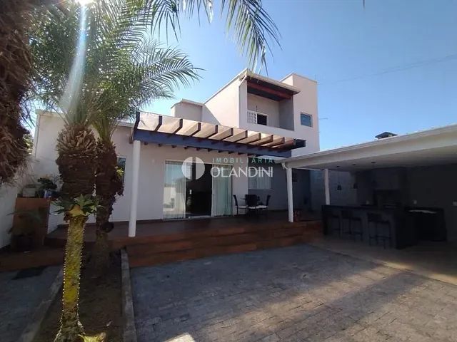 Casa com 300m² 3 quartos e 2 banheiros, à venda, no bairro Itamaraty em Artur Nogueira
