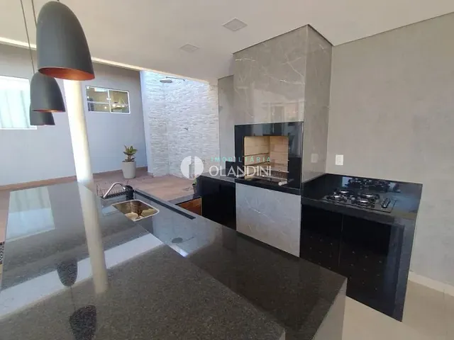 Casa com 300m² 3 quartos e 2 banheiros, à venda, no bairro Itamaraty em Artur Nogueira