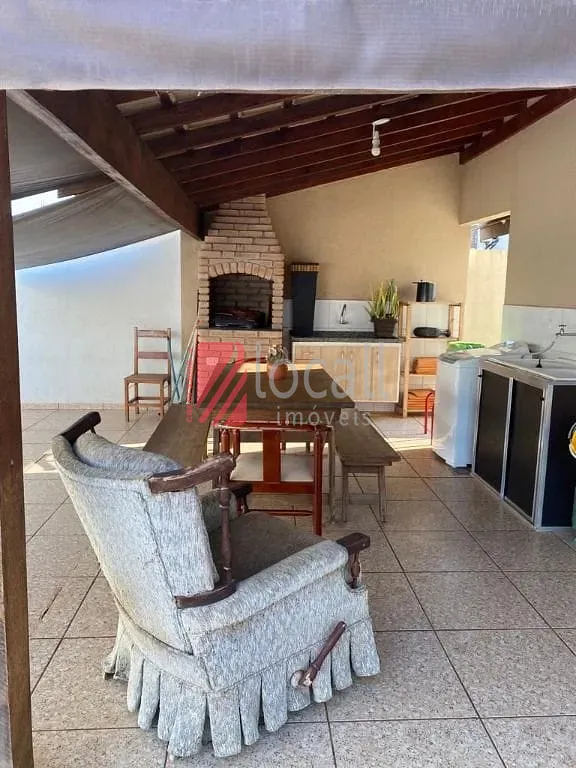 Casa com 3 quartos para aluguel, 127m² — foto 3 de 12
