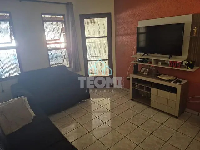 Casa com 125m² 2 quartos e 1 banheiro, à venda, no bairro Parque Arco Íris em Taubaté