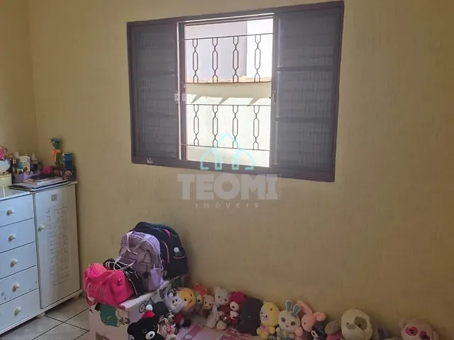Casa com 125m² 2 quartos e 1 banheiro, à venda, no bairro Parque Arco Íris em Taubaté