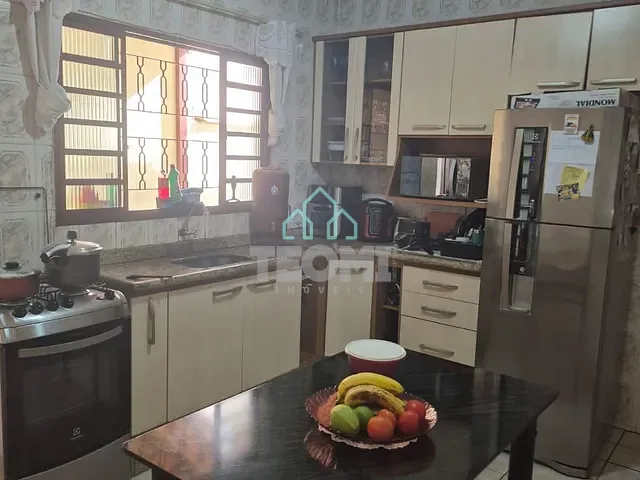 Casa com 125m² 2 quartos e 1 banheiro, à venda, no bairro Parque Arco Íris em Taubaté