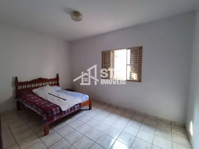 Casa com 200m² 4 quartos e 2 banheiros, à venda, no bairro Vila Buzato em Andradas