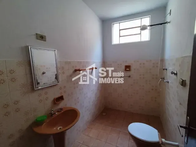 Casa com 200m² 4 quartos e 2 banheiros, à venda, no bairro Vila Buzato em Andradas
