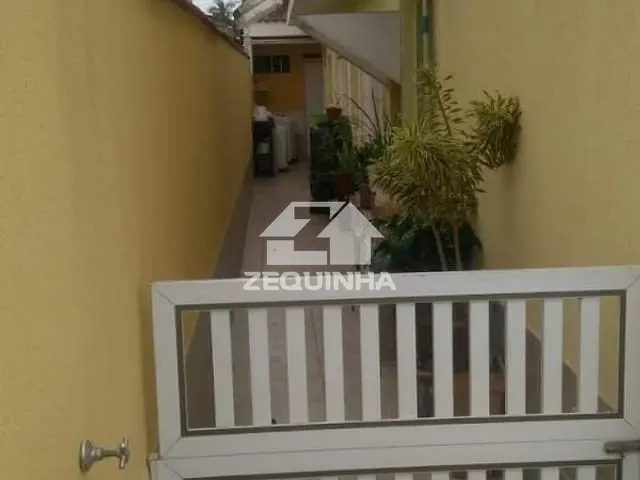 Casa com 250m² 4 quartos e 3 banheiros, à venda, no bairro Jardim Imperador em Praia Grande
