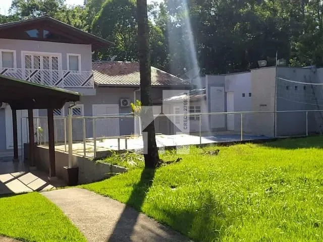 Casa com 1000m² 3 quartos e 5 banheiros, à venda, no bairro Jardim Celeste em Jundiaí