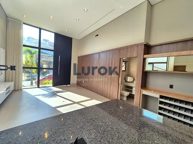 Casa com 300m² 3 quartos e 4 banheiros, à venda, no bairro Condomínio Residencial Portal do Jequitibá em Valinhos