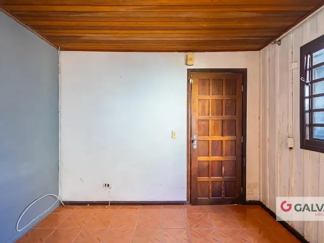Casa 2 quartos e 1 banheiro, para alugar, no bairro Santa Felicidade em Curitiba