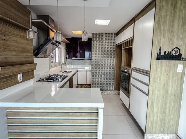 Casa com 450m² 4 quartos e 5 banheiros, à venda, no bairro São Marcos em Macaé