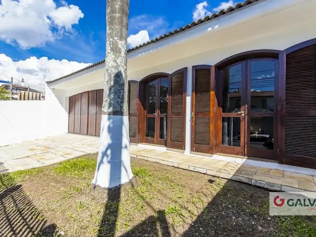 Casa com 720m² 5 quartos e 2 banheiros, para alugar, no bairro São Lourenço em Curitiba