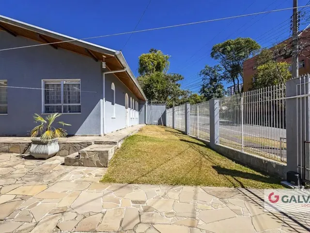 Casa 3 quartos e 2 banheiros, para alugar, no bairro Portão em Curitiba