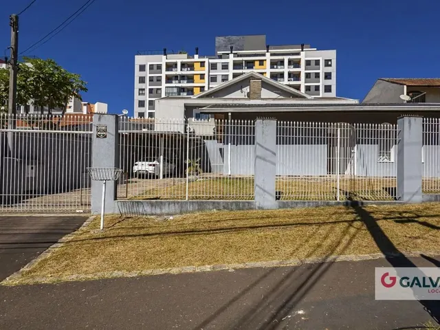 Casa 3 quartos e 2 banheiros, para alugar, no bairro Portão em Curitiba