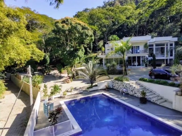 Casa 5 quartos e 8 banheiros, à venda, no bairro Cantagalo em Rio das Ostras