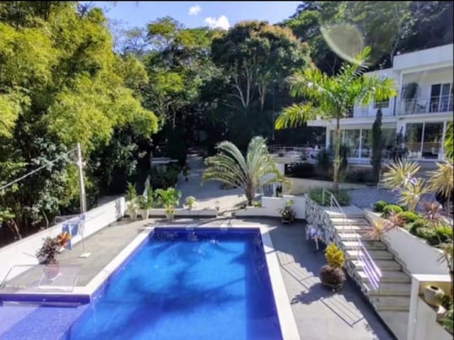 Casa 5 quartos e 8 banheiros, à venda, no bairro Cantagalo em Rio das Ostras