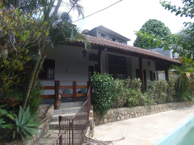 Casa com 975m², à venda, no bairro Centro em Nova Iguaçu